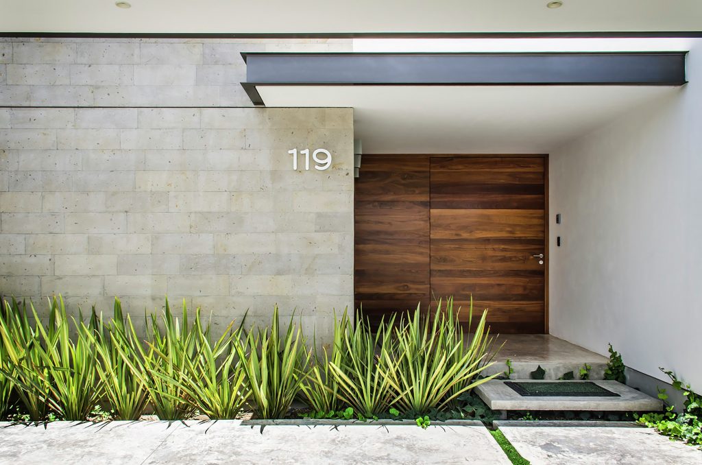 puerta principal de mi hogar